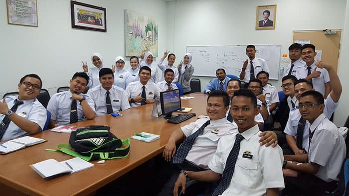 kenali perawat di hospital