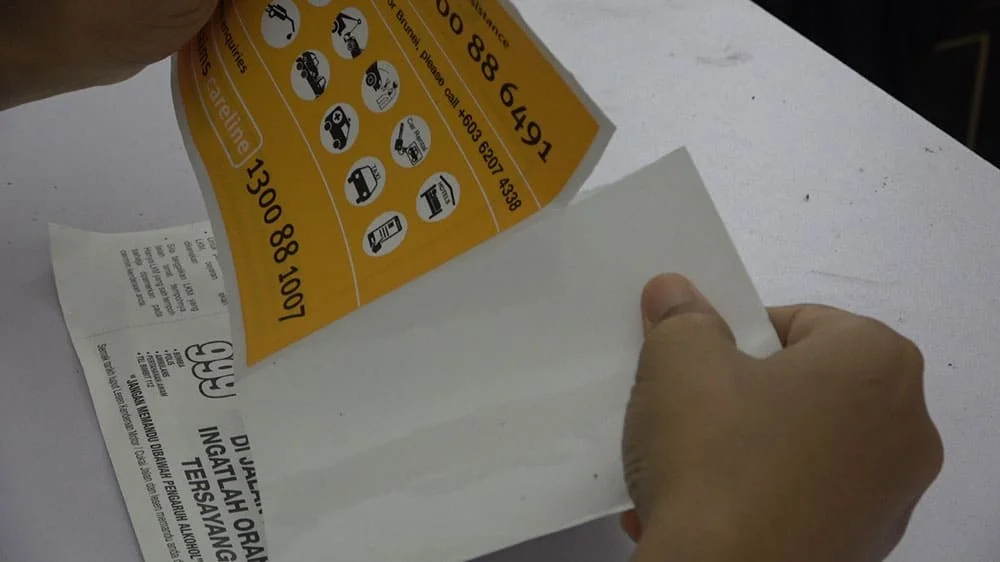 cara pasang roadtax kereta,cara pasang sticker roadtax,cara pasang roadtax holder