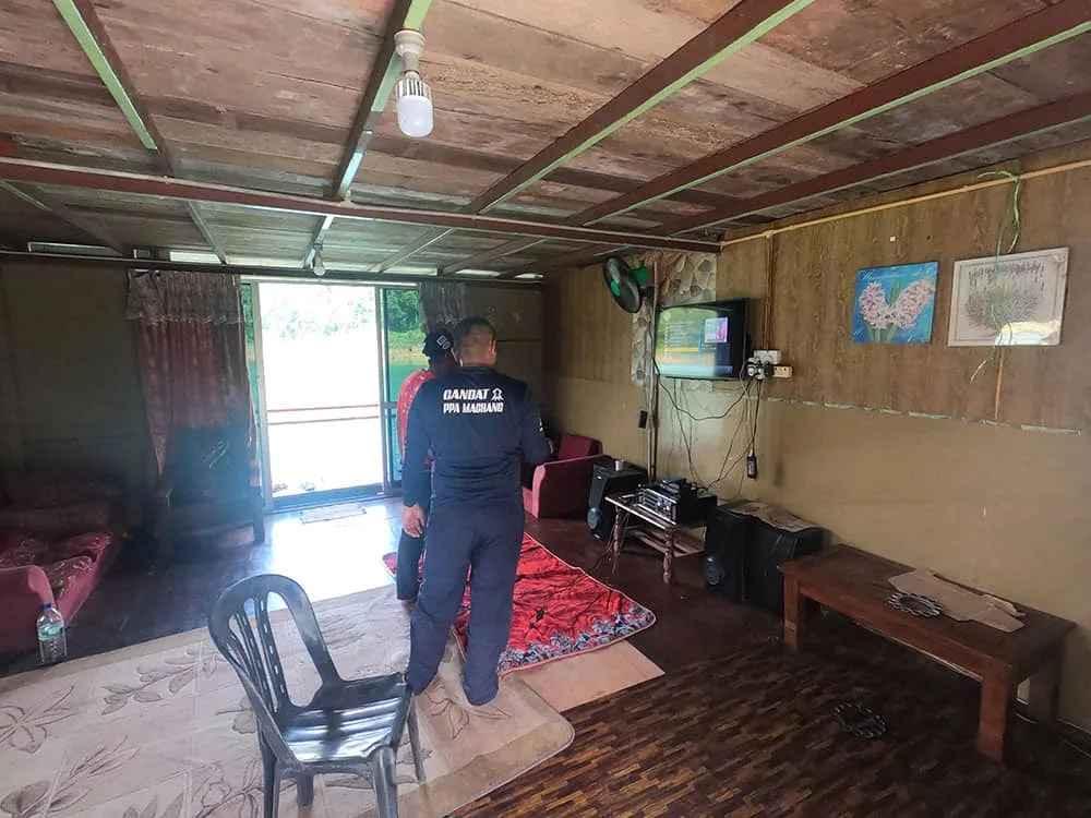 houseboat tasik kenyir