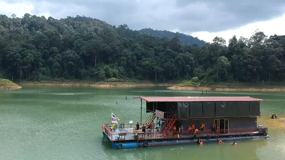 houseboat tasik kenyir