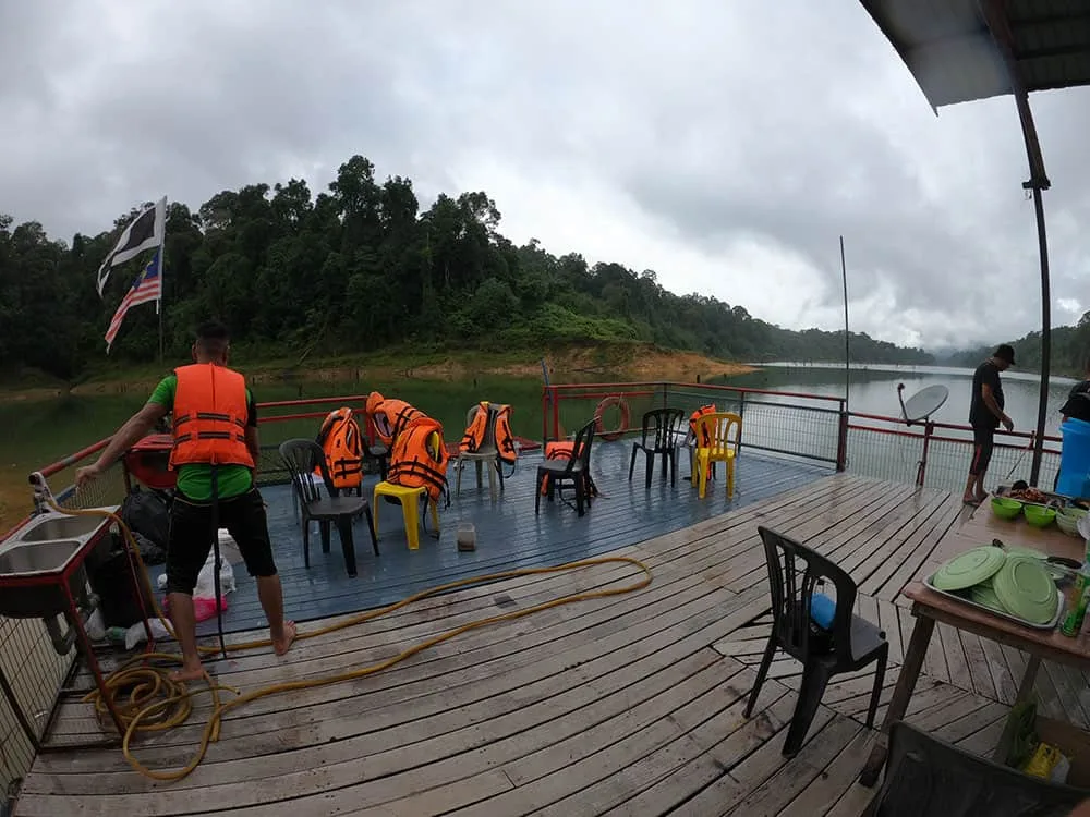 houseboat tasik kenyir
