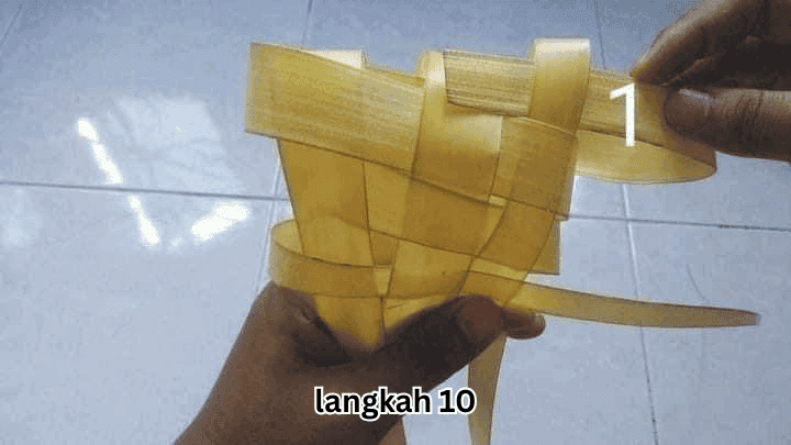 cara menganyam ketupat