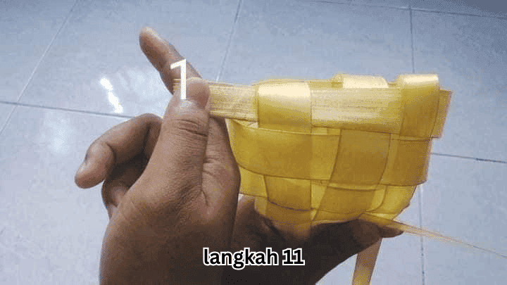cara menganyam ketupat