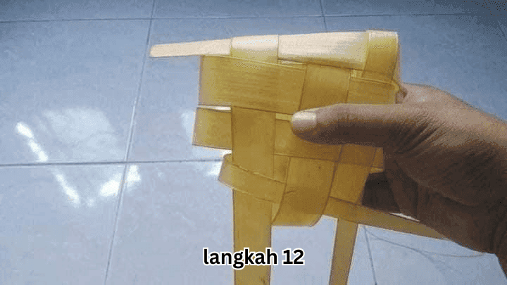 cara menganyam ketupat