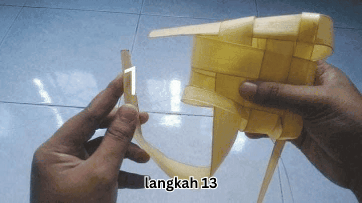cara menganyam ketupat