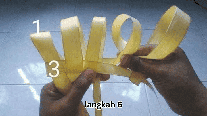 cara menganyam ketupat