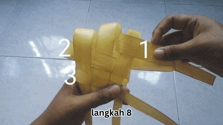 cara menganyam ketupat