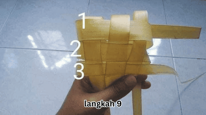 cara menganyam ketupat